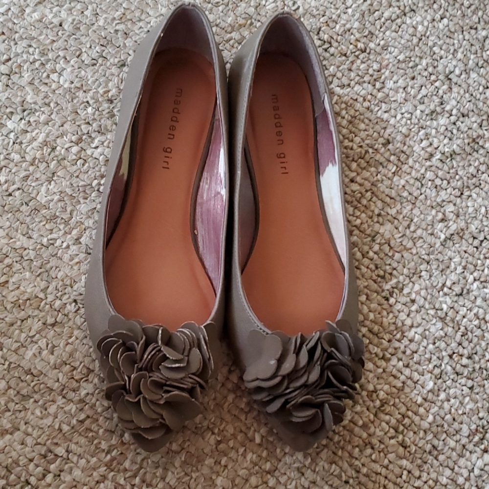 Madden Girl size 8.5 flats new with tags